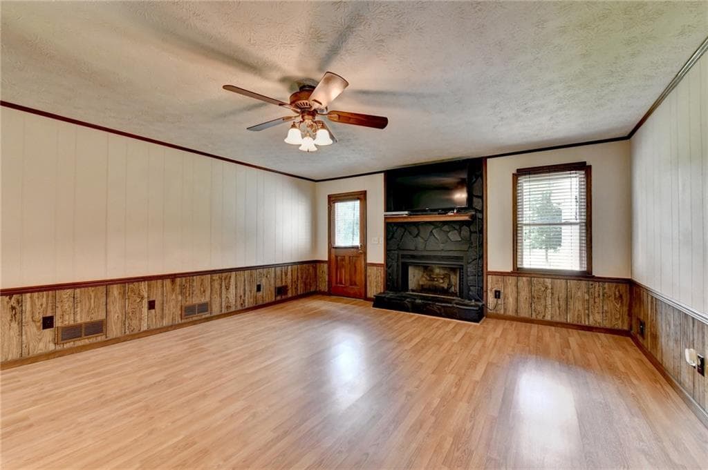 4 bedroom, 3 bathroom, 2,109 sq ft single family residence for sale at 4410 Meadow Trail, Cumming, GA 30028 — photo 9
