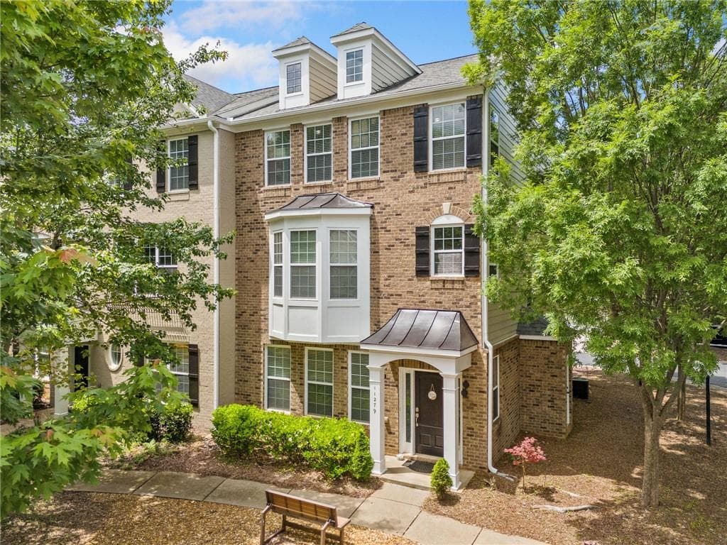 3 bedroom, 4 bathroom, 2,448 sq ft condominium for rent at 11279 Musette Circle, Alpharetta, GA 30009 for $3,300 a month