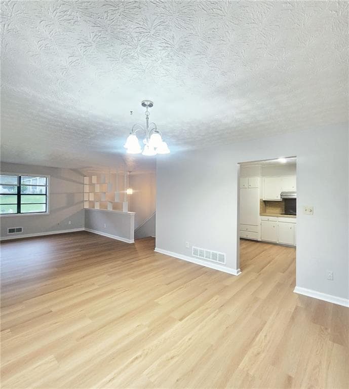 5 bedroom, 3 bathroom, 2,570 sq ft single family residence for sale at 2633 Seneca Trail, Duluth, GA 30096 — photo 9