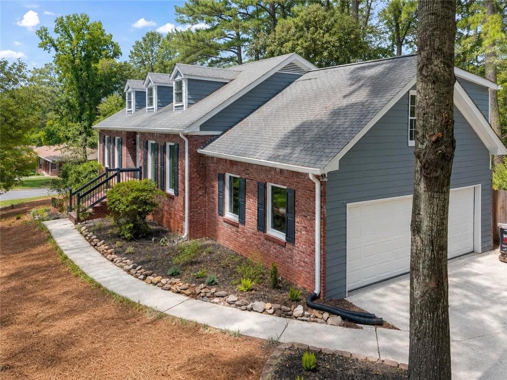 4 bedroom, 3 bathroom, 2,163 sq ft single family residence for rent at 4521 S Roberts Drive, Buford, GA 30518 for $2,450 a month — photo 3