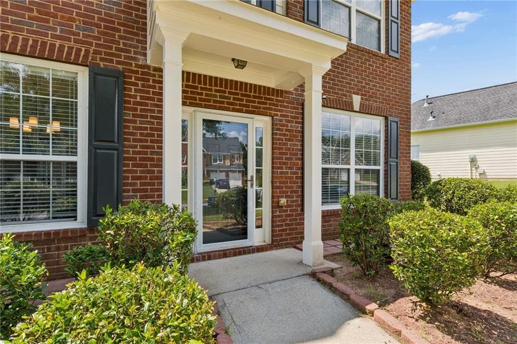 4 bedroom, 3 bathroom, 2,232 sq ft single family residence for sale at 5076 Huntcrest Drive, Mableton, GA 30126 — photo 2