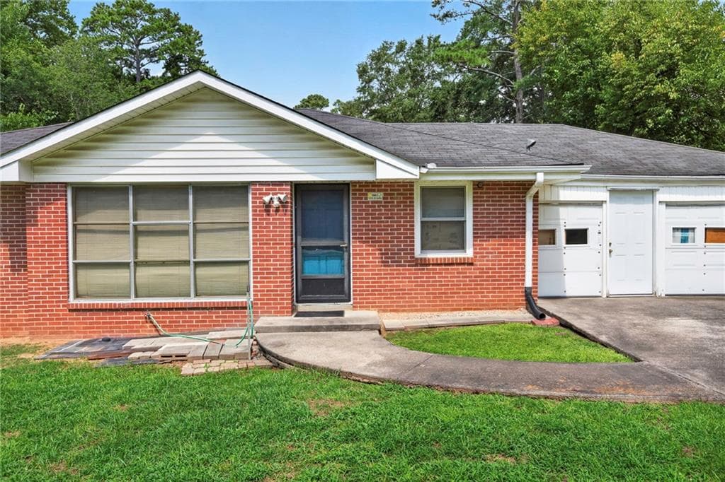 7 bedroom, 6 bathroom, 2,454 sq ft single family residence for sale at 3130 Stratford Arms Drive, Atlanta, GA 30341 — photo 2