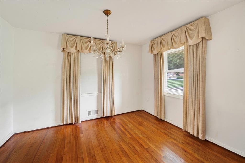 7 bedroom, 6 bathroom, 2,454 sq ft single family residence for sale at 3130 Stratford Arms Drive, Atlanta, GA 30341 — photo 7