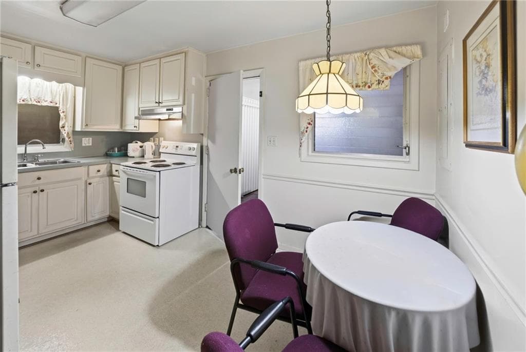 7 bedroom, 6 bathroom, 2,454 sq ft single family residence for sale at 3130 Stratford Arms Drive, Atlanta, GA 30341 — photo 9