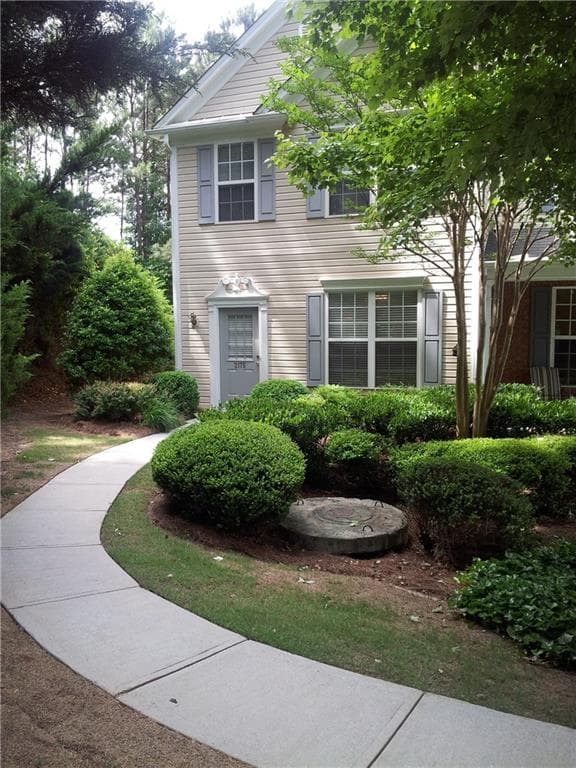 2 bedroom, 3 bathroom, 1,218 sq ft townhouse for rent at 2175 Whitestone Place, Alpharetta, GA 30005 for $2,200 a month — photo 1 of 28