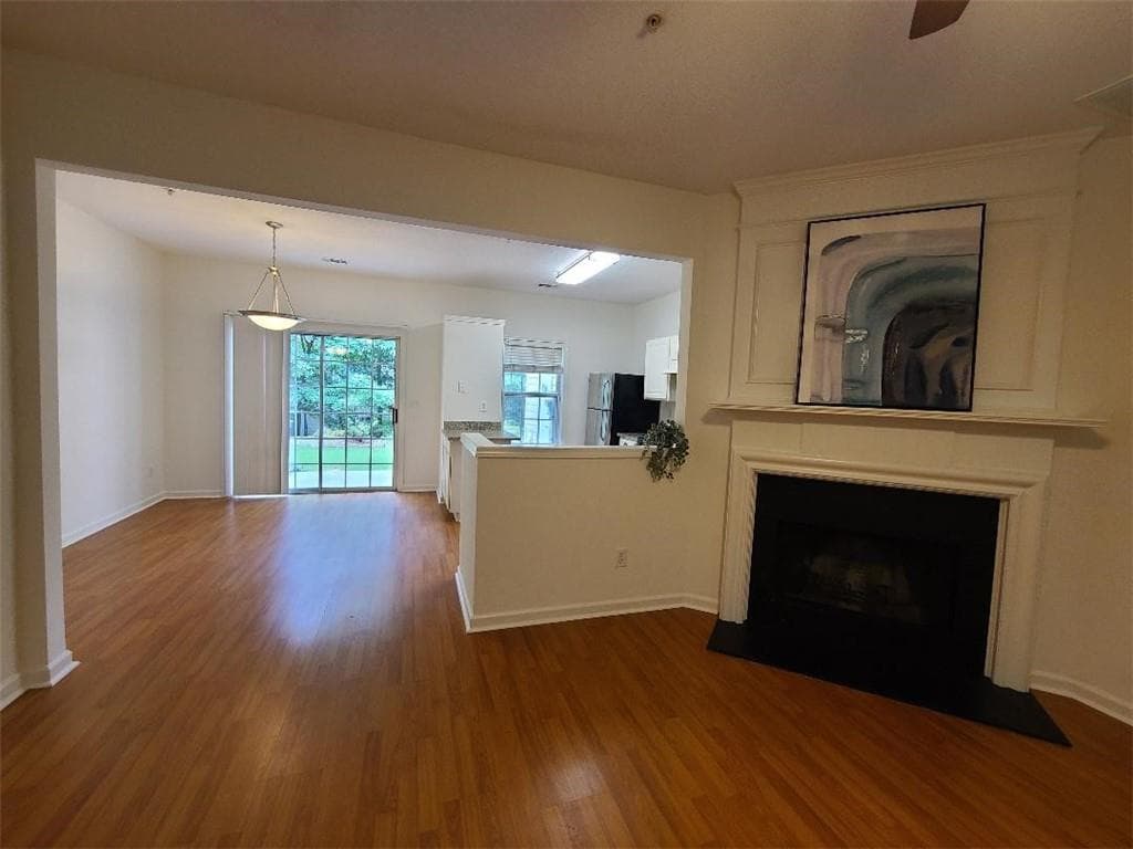 2 bedroom, 3 bathroom, 1,218 sq ft townhouse for rent at 2175 Whitestone Place, Alpharetta, GA 30005 for $2,200 a month — photo 3