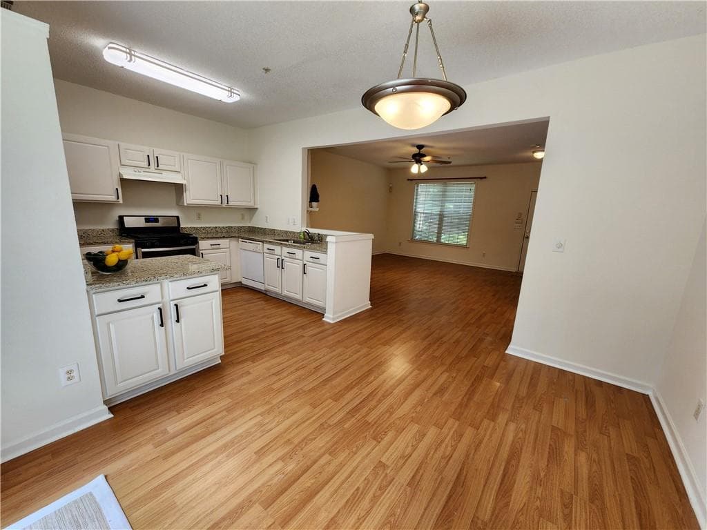 2 bedroom, 3 bathroom, 1,218 sq ft townhouse for rent at 2175 Whitestone Place, Alpharetta, GA 30005 for $2,200 a month — photo 4