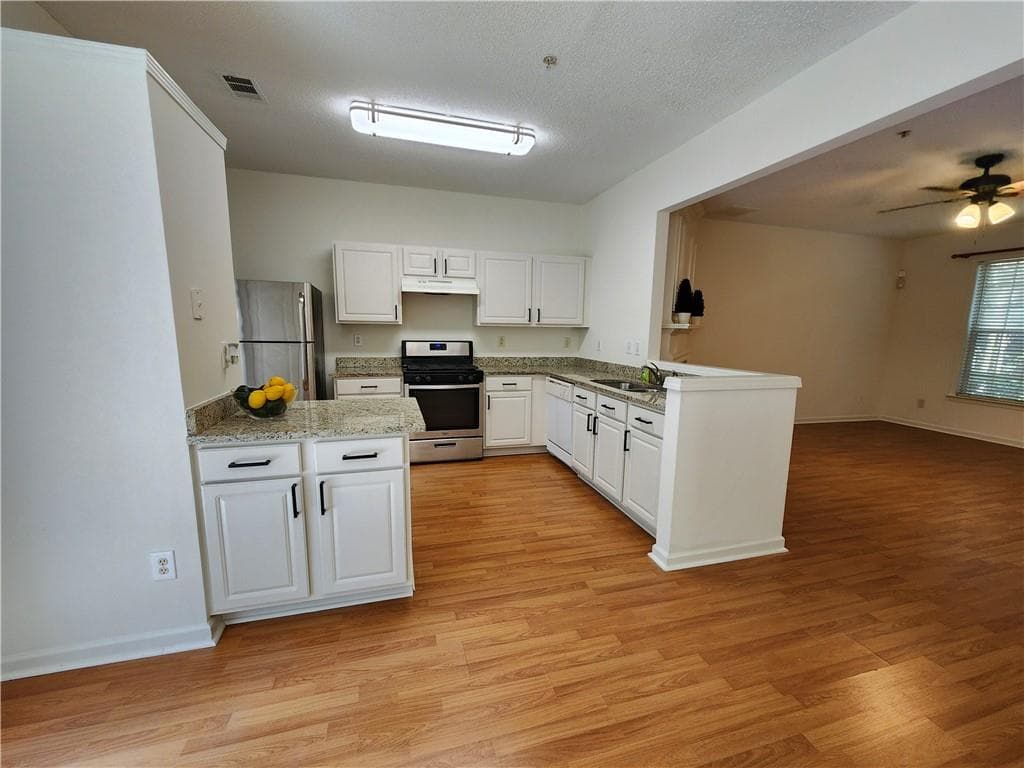 2 bedroom, 3 bathroom, 1,218 sq ft townhouse for rent at 2175 Whitestone Place, Alpharetta, GA 30005 for $2,200 a month — photo 5