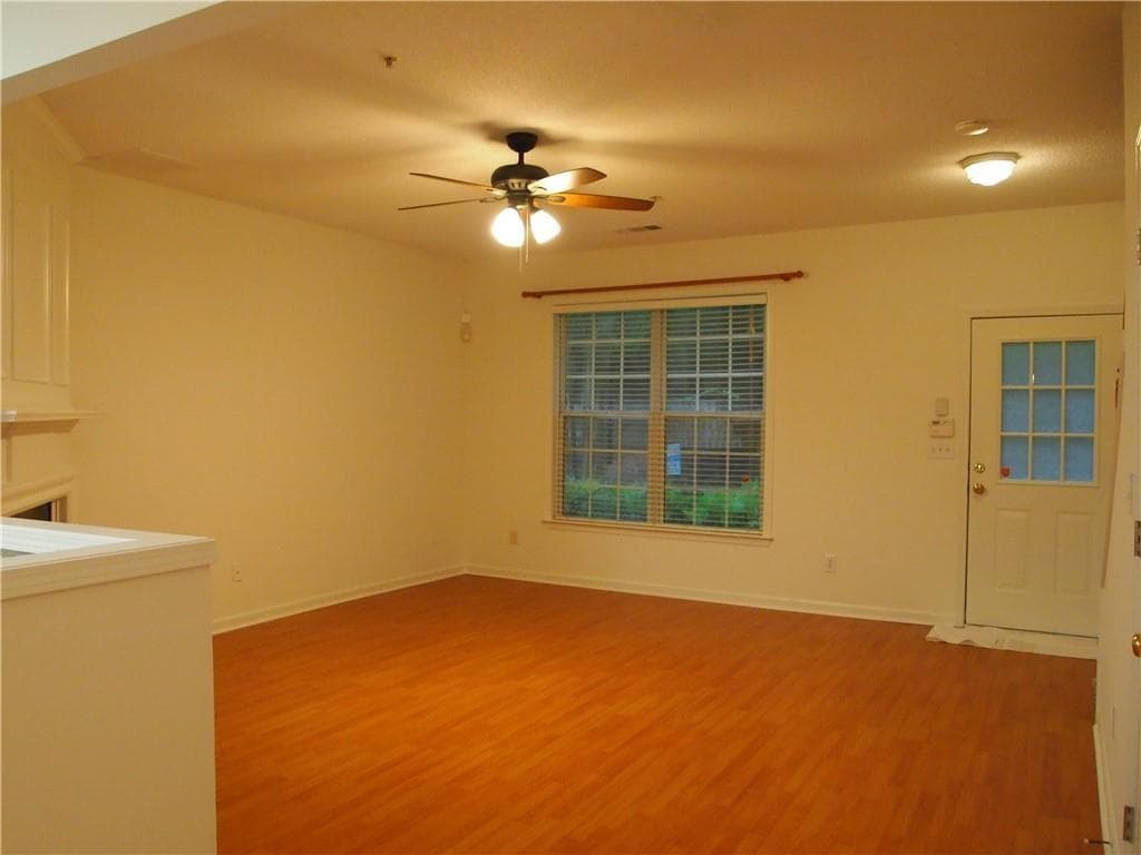 2 bedroom, 3 bathroom, 1,218 sq ft townhouse for rent at 2175 Whitestone Place, Alpharetta, GA 30005 for $2,200 a month — photo 6