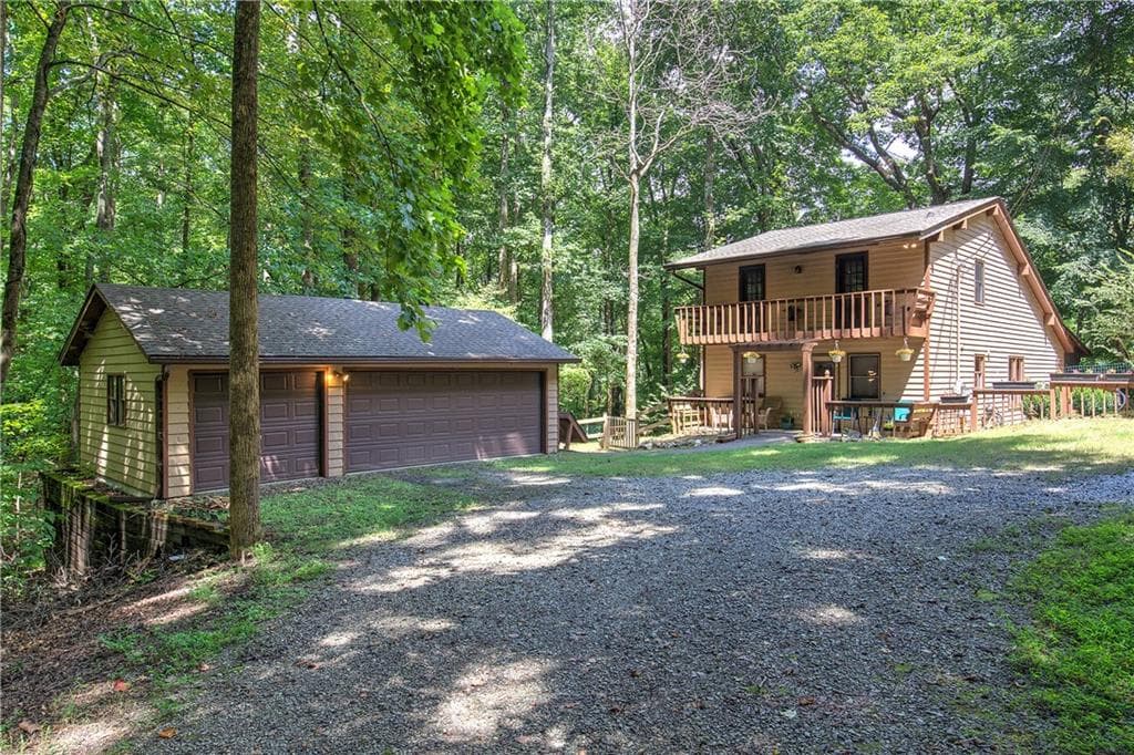 2 bedroom, 2 bathroom, 1,757 sq ft single family residence for sale at 581 Crippled Oak Trail, Jasper, GA 30143