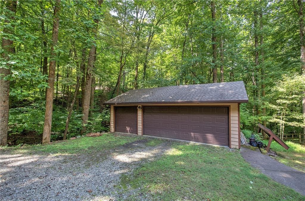 2 bedroom, 2 bathroom, 1,757 sq ft single family residence for sale at 581 Crippled Oak Trail, Jasper, GA 30143 — photo 3