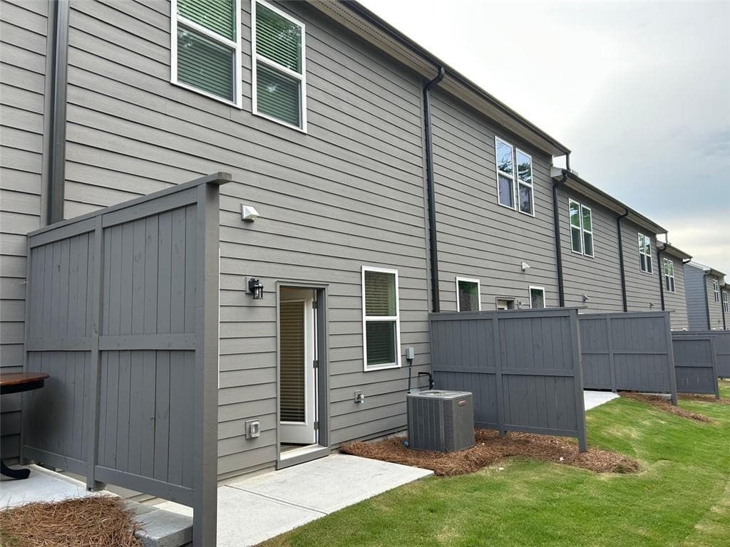3 bedroom, 3 bathroom, 1,362 sq ft townhouse for rent at 1708 Gunnin Trace, Atlanta, GA 30318 for $2,600 a month — photo 3