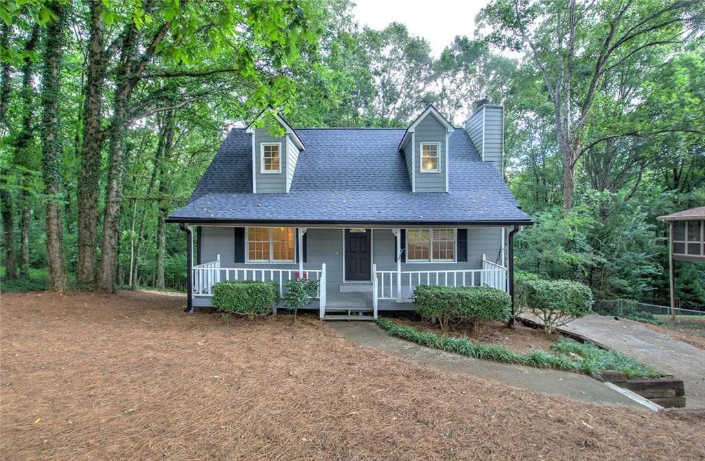 3 bedroom, 2 bathroom, 2,220 sq ft single family residence for sale at 530 Cove Road, Canton, GA 30114 — photo 3