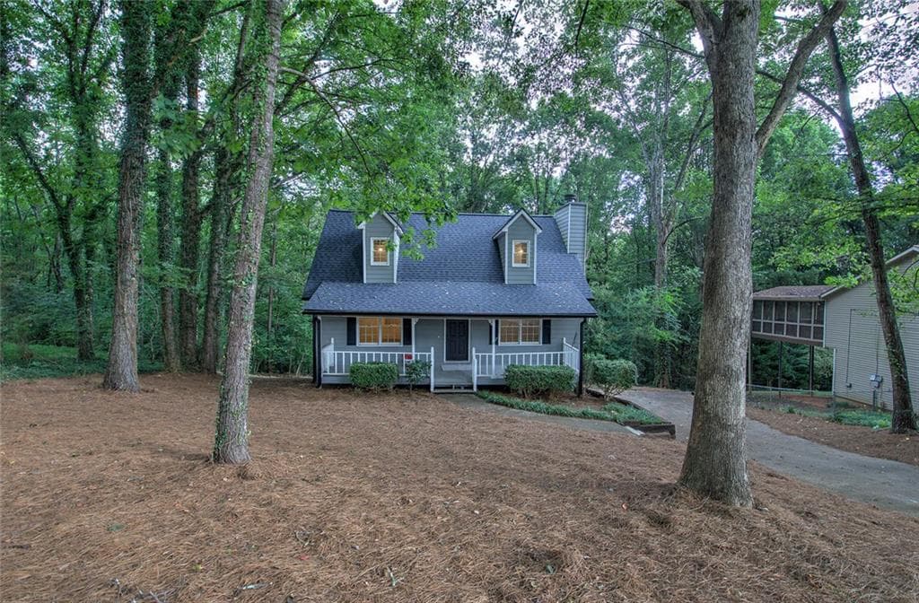 3 bedroom, 2 bathroom, 2,220 sq ft single family residence for sale at 530 Cove Road, Canton, GA 30114 — photo 4