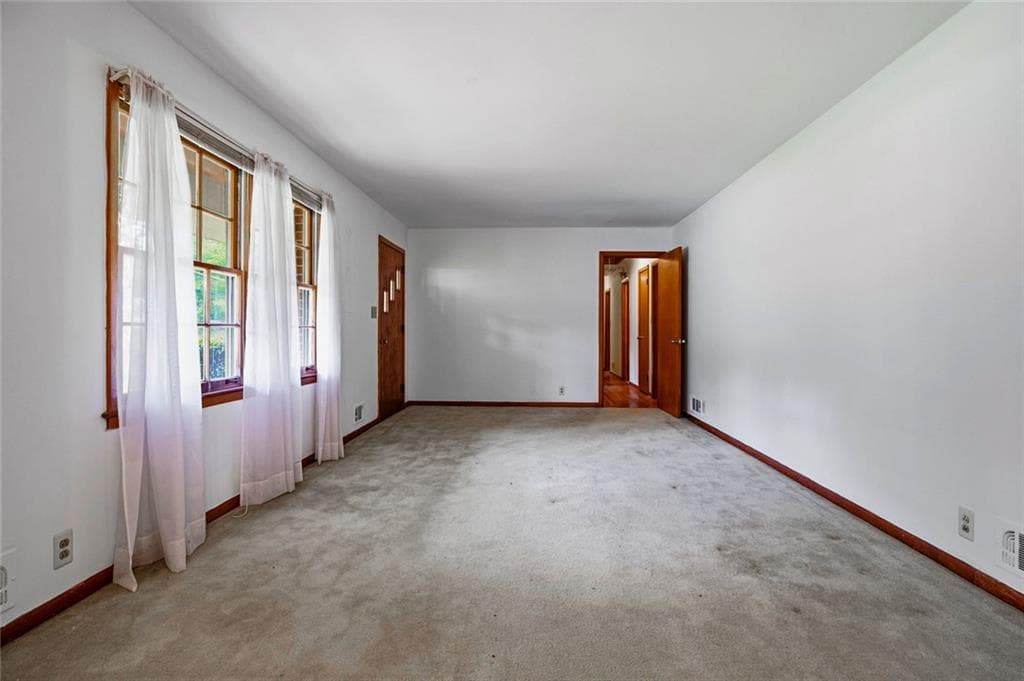 3 bedroom, 2 bathroom, 1,761 sq ft single family residence under contract at 4503 Raleigh Drive, Decatur, GA 30034 — photo 4