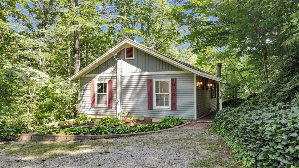 2 bedroom, 2 bathroom, 1,040 sq ft single family residence for sale at 126 Silver Fox Drive, Dawsonville, GA 30534 — photo 2