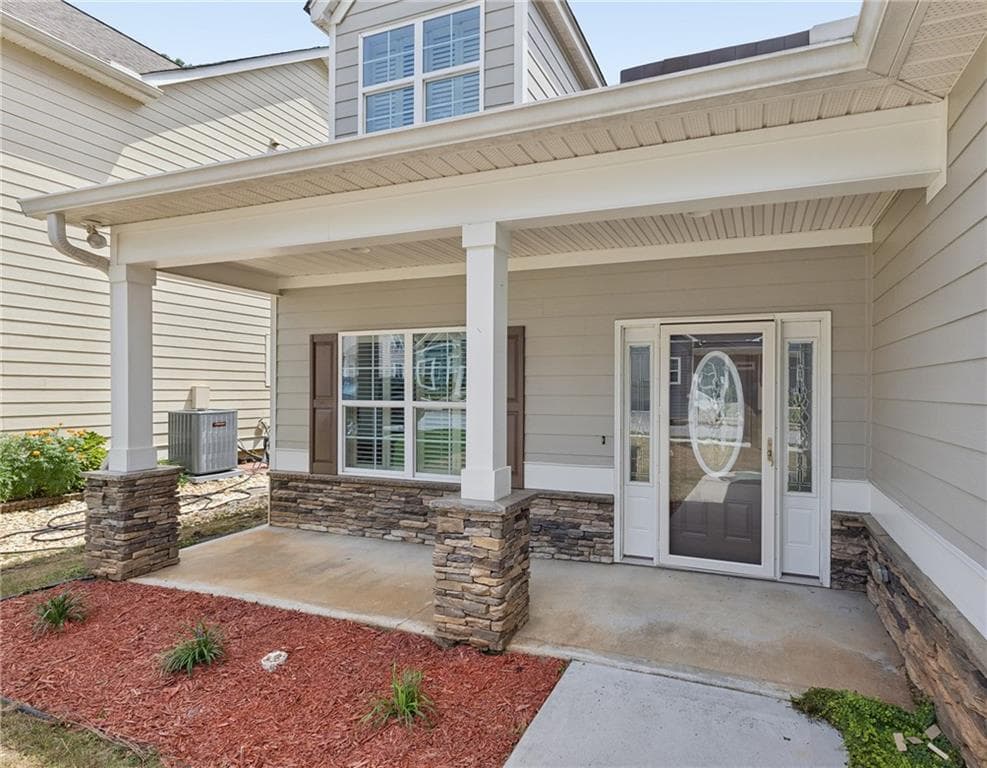3 bedroom, 2 bathroom, 1,614 sq ft single family residence under contract at 495 Rabbits Run, Fayetteville, GA 30214 — photo 2