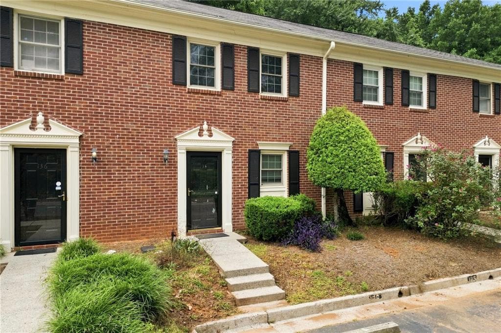 2 bedroom, 3 bathroom, 1,308 sq ft condominium for sale at 135 Sterling Court, Alpharetta, GA 30004