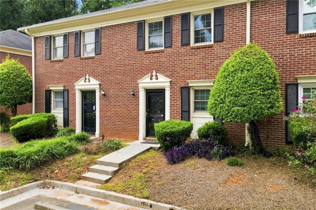 2 bedroom, 3 bathroom, 1,308 sq ft condominium for sale at 135 Sterling Court, Alpharetta, GA 30004 — photo 2