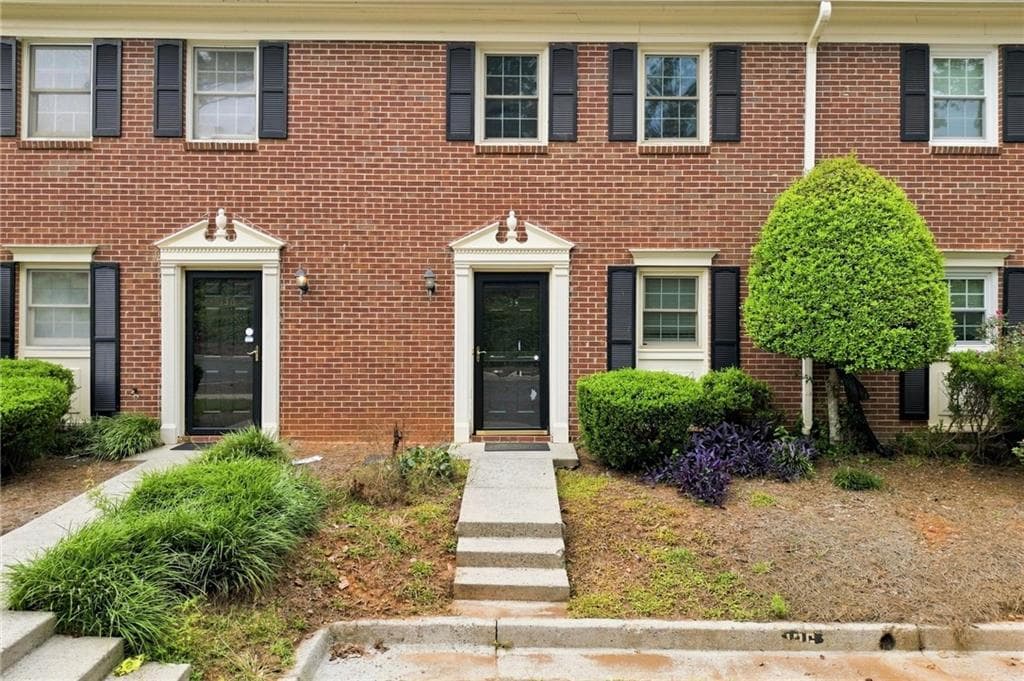 2 bedroom, 3 bathroom, 1,308 sq ft condominium for sale at 135 Sterling Court, Alpharetta, GA 30004 — photo 3