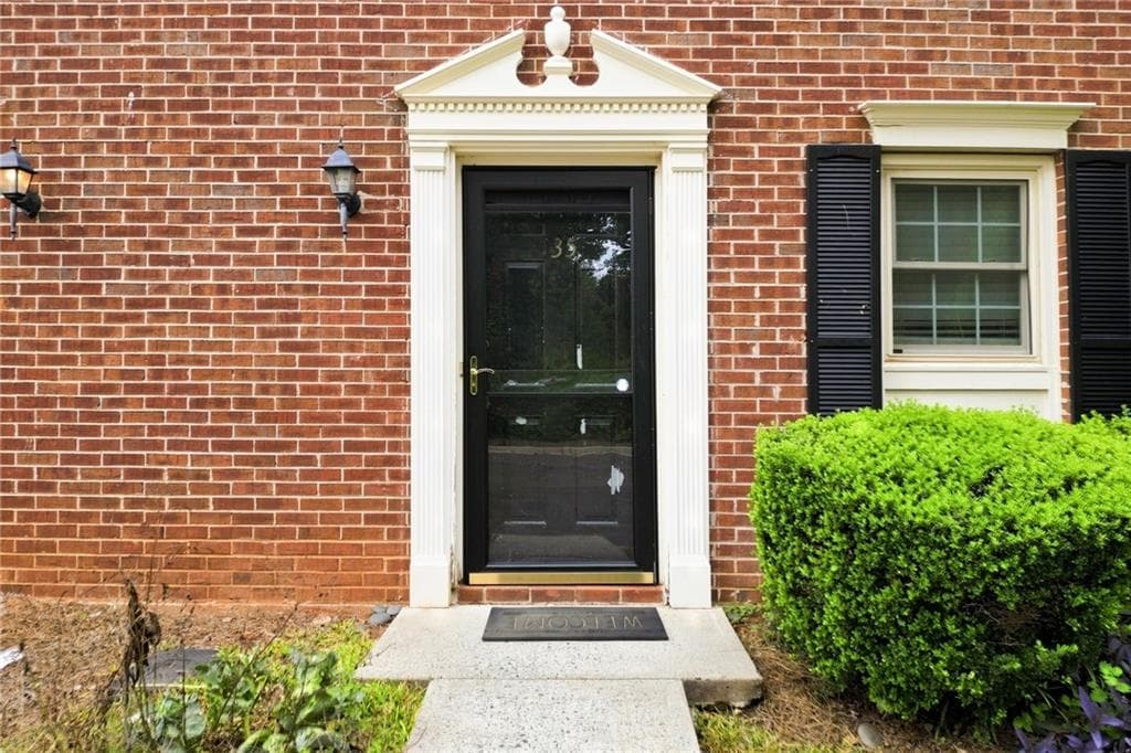 2 bedroom, 3 bathroom, 1,308 sq ft condominium for sale at 135 Sterling Court, Alpharetta, GA 30004 — photo 4