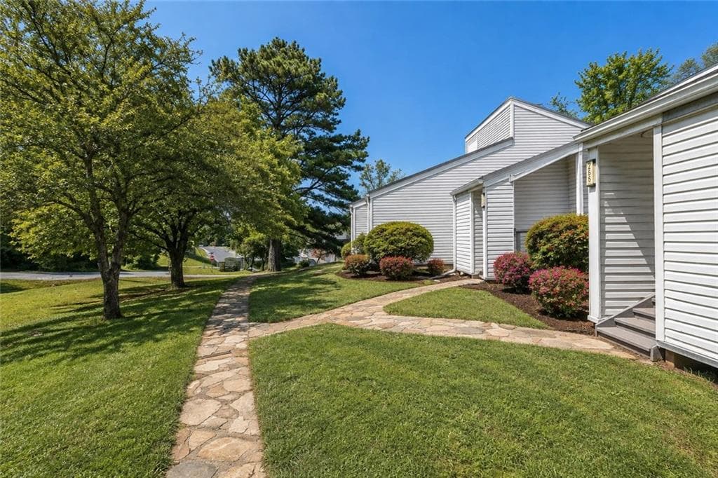 2 bedroom, 2 bathroom, 1,420 sq ft townhouse for sale at 265 Clearview Court, Villa Rica, GA 30180 — photo 3