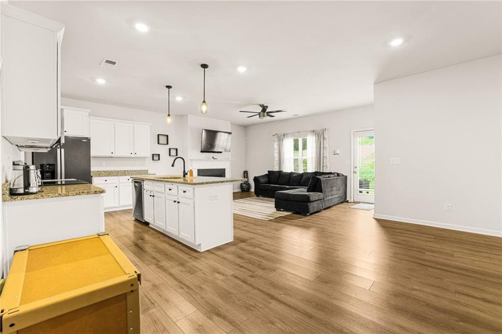 4 bedroom, 3 bathroom, 1,832 sq ft townhouse for rent at 4514 Fillmore Trail, Austell, GA 30106 for $2,400 a month — photo 3