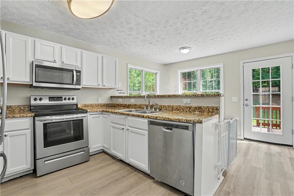 3 bedroom, 4 bathroom, 2,052 sq ft townhouse under contract at 67 Davis Mill Court, Lawrenceville, GA 30044 — photo 7