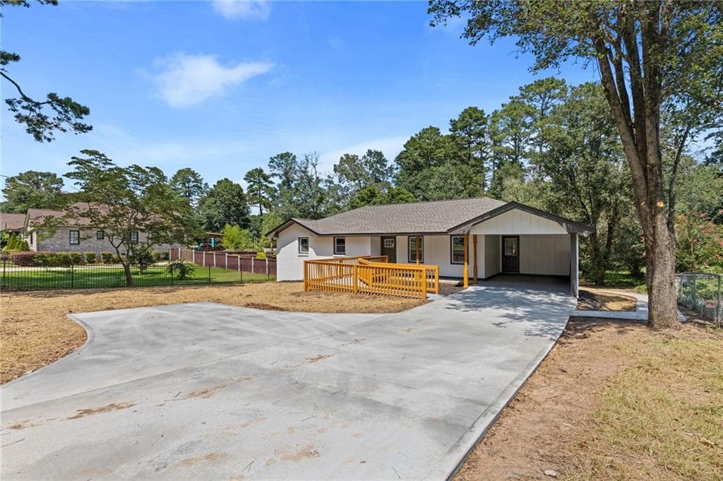 3 bedroom, 2 bathroom, 1,365 sq ft single family residence under contract at 214 Lester Road, Lawrenceville, GA 30044 — photo 2