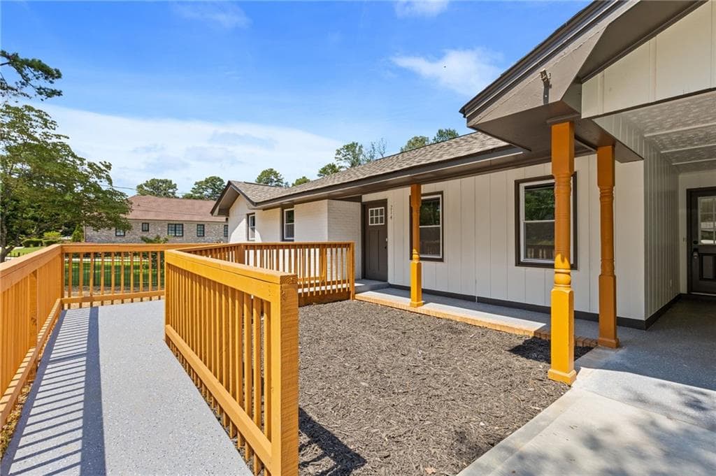 3 bedroom, 2 bathroom, 1,365 sq ft single family residence under contract at 214 Lester Road, Lawrenceville, GA 30044 — photo 3