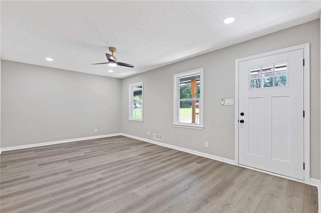 3 bedroom, 2 bathroom, 1,365 sq ft single family residence under contract at 214 Lester Road, Lawrenceville, GA 30044 — photo 5