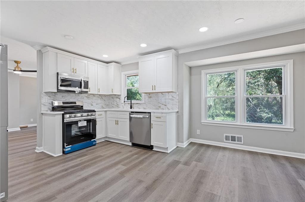 3 bedroom, 2 bathroom, 1,365 sq ft single family residence under contract at 214 Lester Road, Lawrenceville, GA 30044 — photo 8