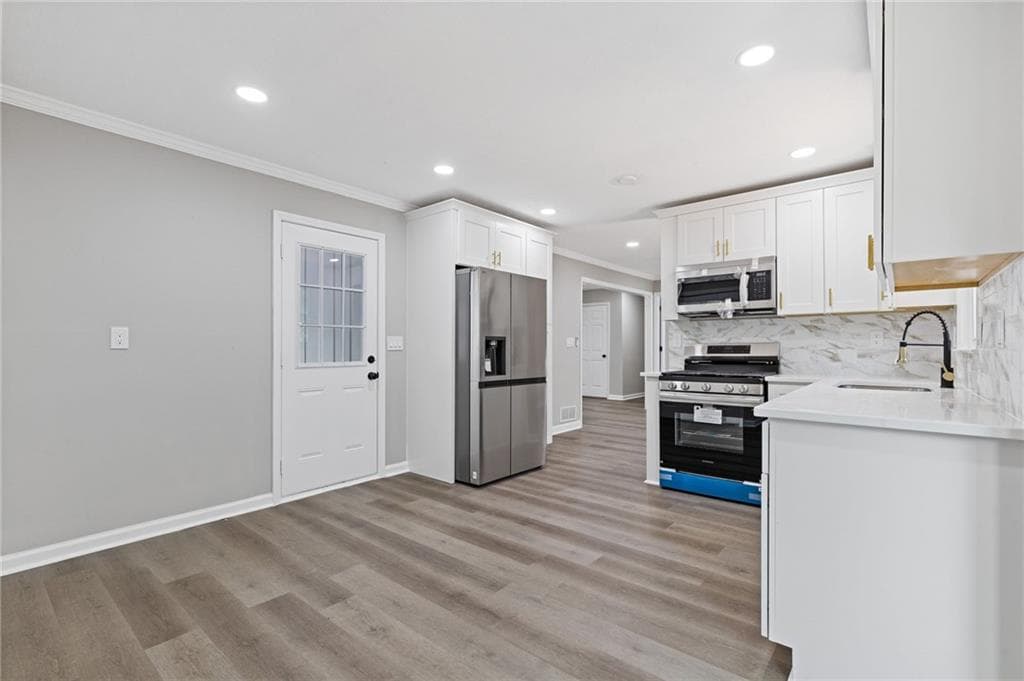 3 bedroom, 2 bathroom, 1,365 sq ft single family residence under contract at 214 Lester Road, Lawrenceville, GA 30044 — photo 9