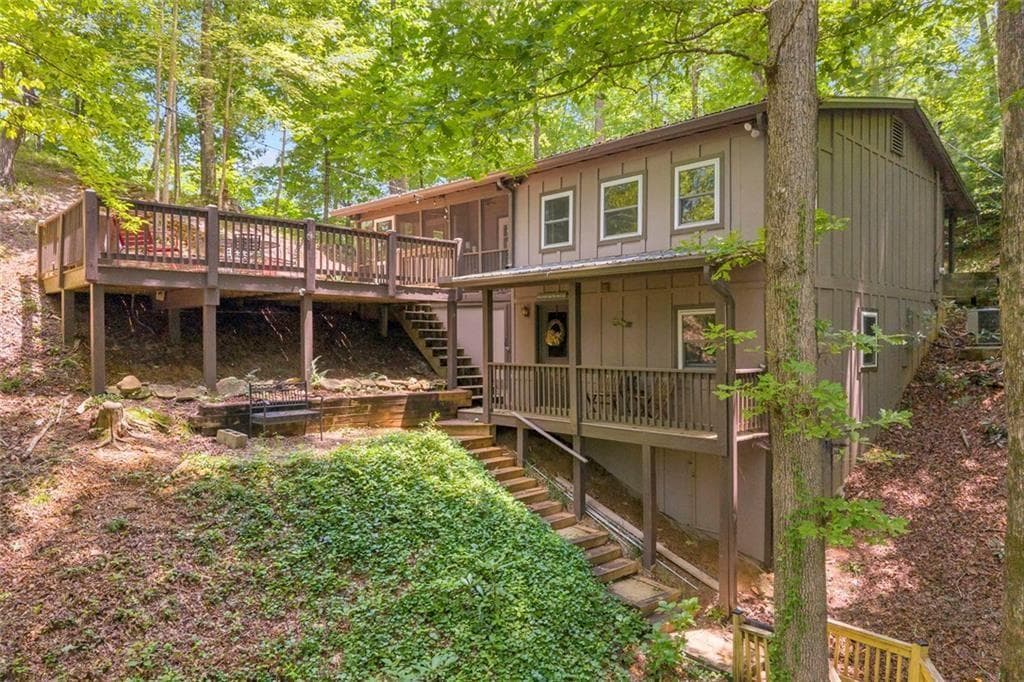 2 bedroom, 2 bathroom, 1,126 sq ft single family residence for sale at 185 Pope Dickson Lane, Clarkesville, GA 30523