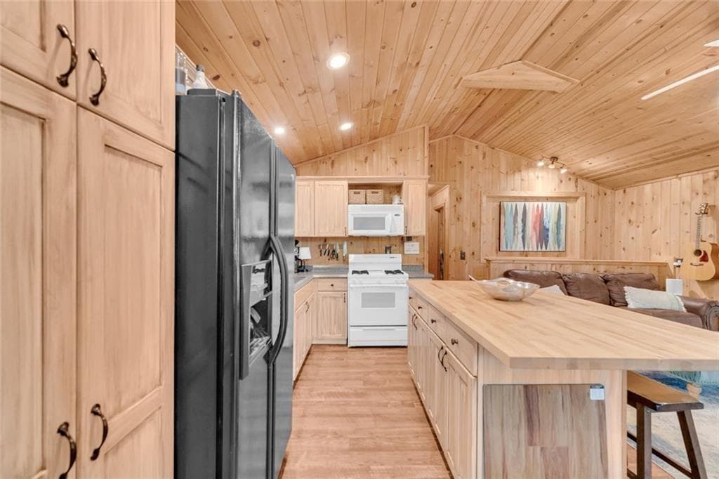 2 bedroom, 2 bathroom, 1,126 sq ft single family residence for sale at 185 Pope Dickson Lane, Clarkesville, GA 30523 — photo 9