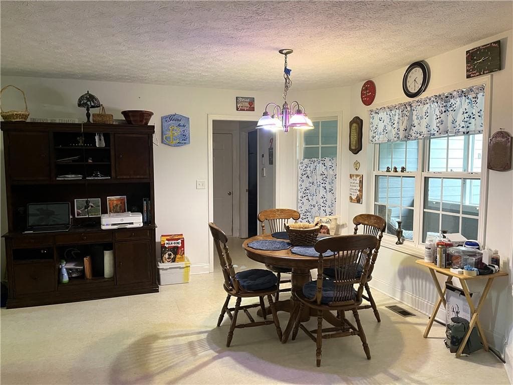 3 bedroom, 2 bathroom, 1,645 sq ft single family residence for sale at 942 Creek Run Place, Temple, GA 30179 — photo 8