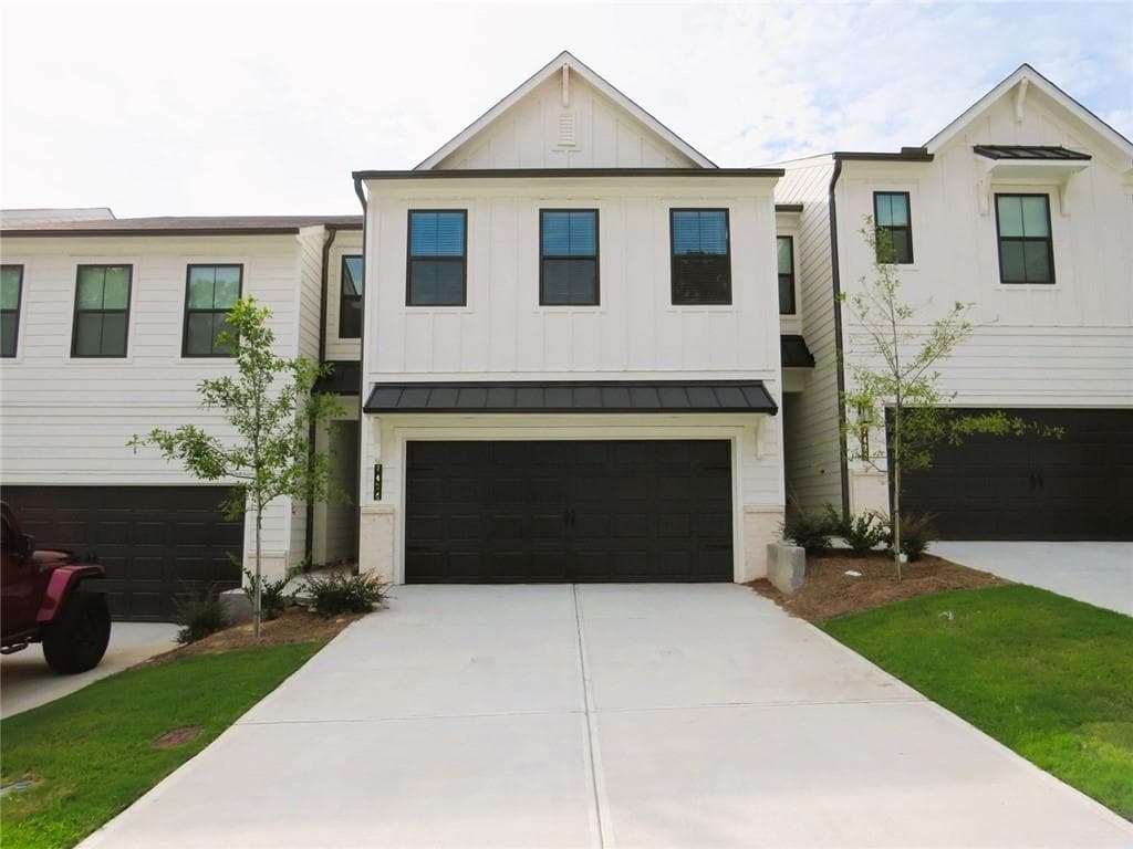 3 bedroom, 3 bathroom, 1,842 sq ft townhouse for rent at 7424 Quinn Place, Flowery Branch, GA 30542 for $2,100 a month — photo 1 of 24