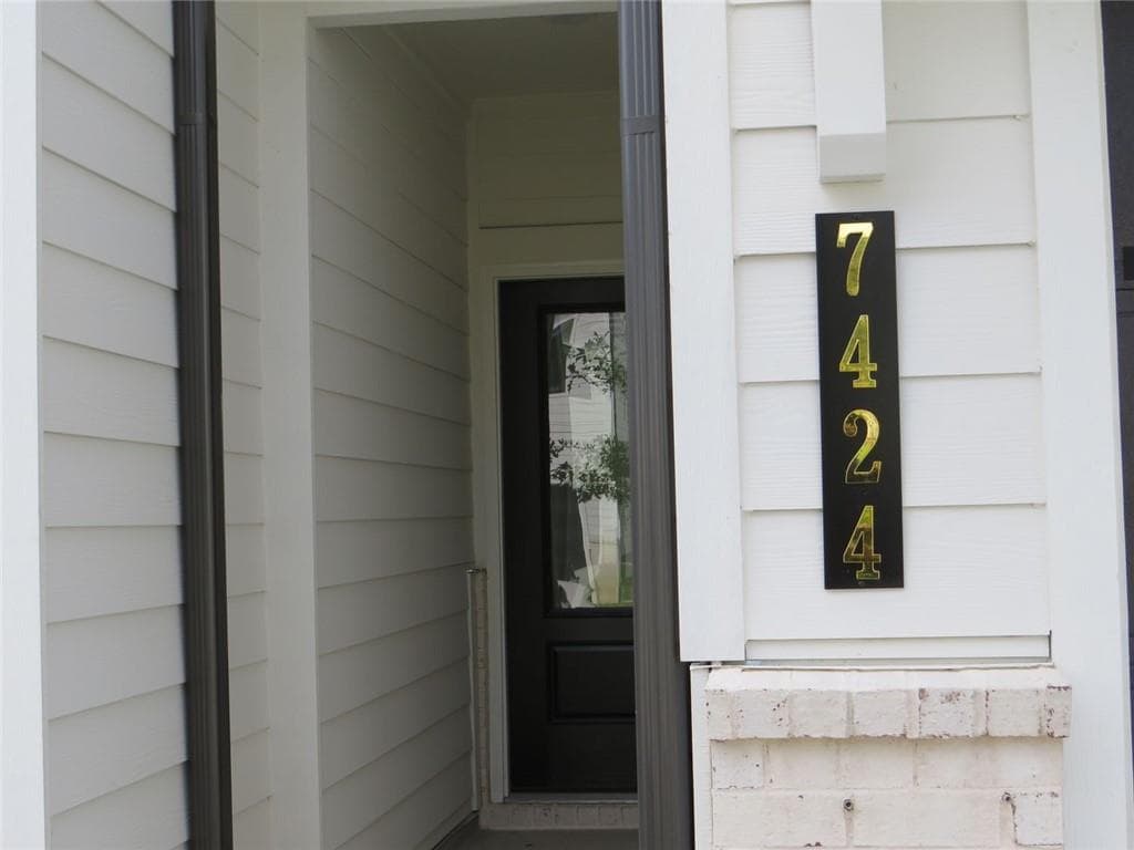 3 bedroom, 3 bathroom, 1,842 sq ft townhouse for rent at 7424 Quinn Place, Flowery Branch, GA 30542 for $2,100 a month — photo 2