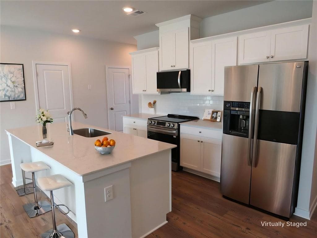3 bedroom, 3 bathroom, 1,842 sq ft townhouse for rent at 7424 Quinn Place, Flowery Branch, GA 30542 for $2,100 a month — photo 3