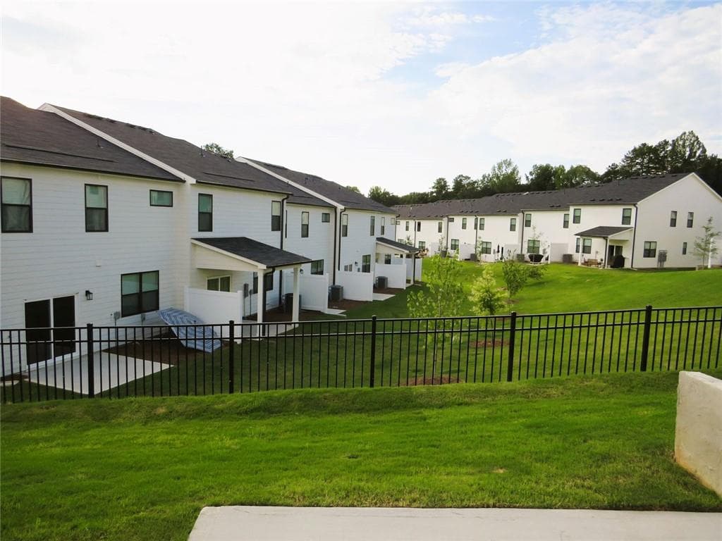 3 bedroom, 3 bathroom, 1,842 sq ft townhouse for rent at 7424 Quinn Place, Flowery Branch, GA 30542 for $2,100 a month — photo 9
