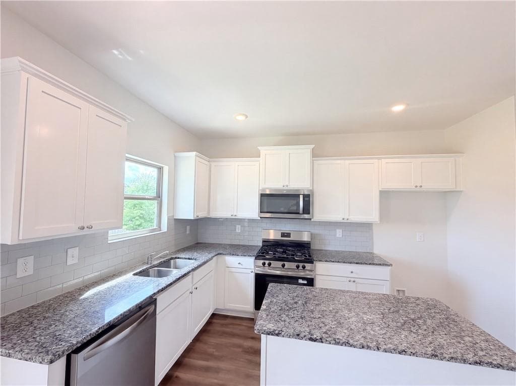 4 bedroom, 3 bathroom, 2,416 sq ft single family residence for sale at 2048 Massey Lane, Winder, GA 30680 — photo 2