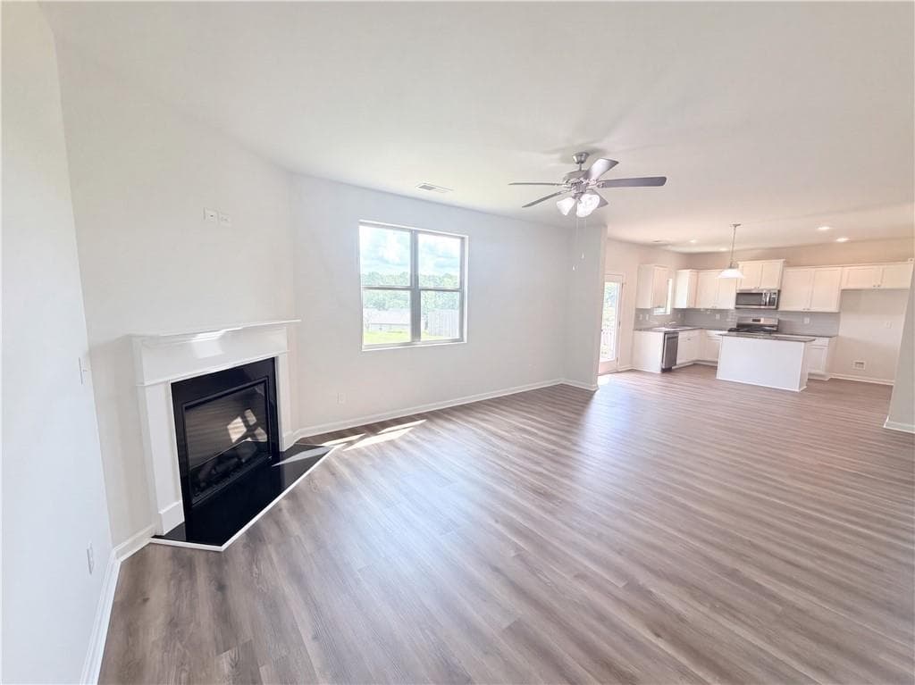 4 bedroom, 3 bathroom, 2,416 sq ft single family residence for sale at 2048 Massey Lane, Winder, GA 30680 — photo 3