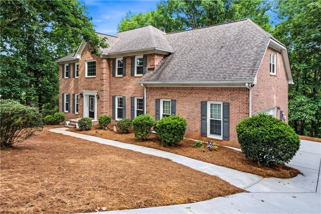 4 bedroom, 5 bathroom, 4,522 sq ft single family residence for rent at 5525 Hampstead Way, Johns Creek, GA 30097 for $3,800 a month — photo 3