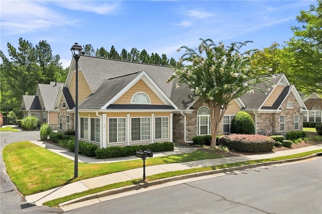 3 bedroom, 2 bathroom, 1,562 sq ft condominium for rent at 3204 Village Lane, Roswell, GA 30075 for $3,200 a month — photo 1 of 48
