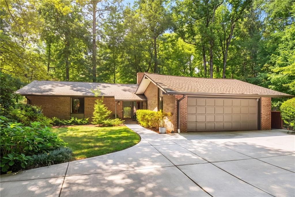 4 bedroom, 3 bathroom, 2,832 sq ft single family residence for sale at 910 Freemanwood Lane, Milton, GA 30004 — photo 3