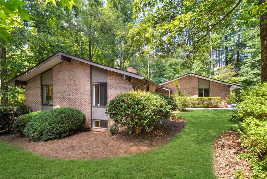 4 bedroom, 3 bathroom, 2,832 sq ft home for sale at 910 Freemanwood Lane, Milton, GA