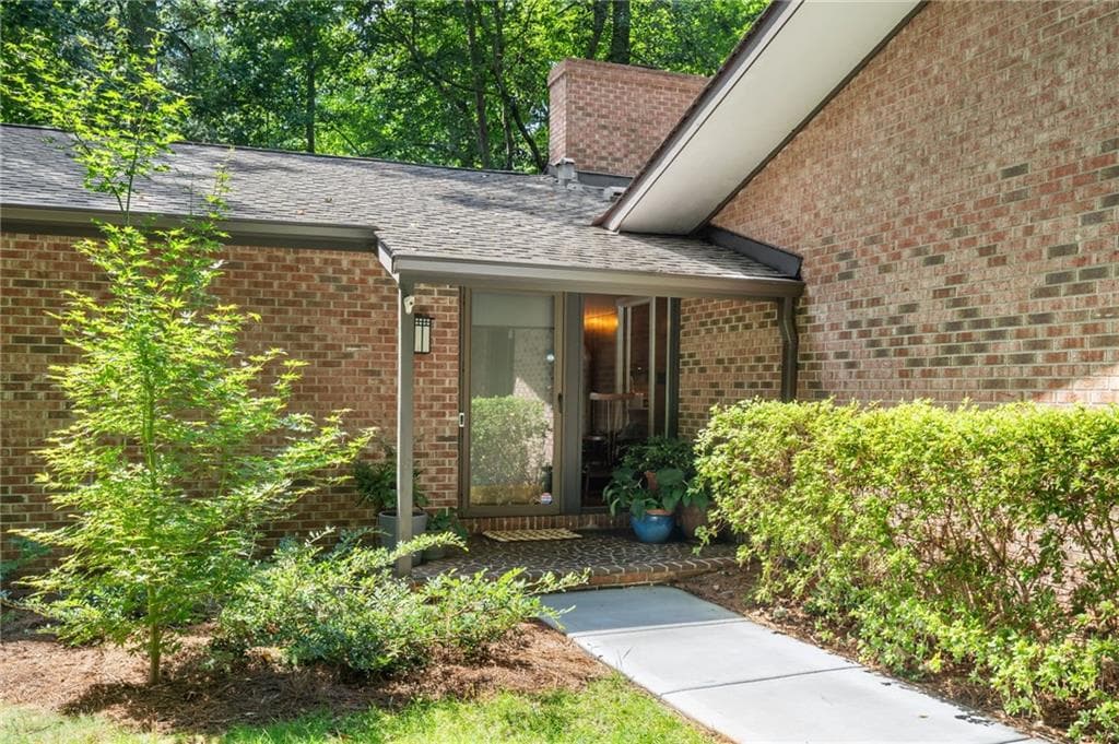 4 bedroom, 3 bathroom, 2,832 sq ft single family residence for sale at 910 Freemanwood Lane, Milton, GA 30004 — photo 4