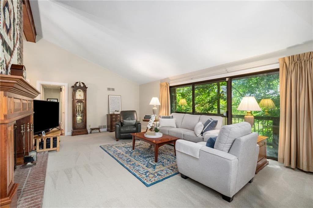 4 bedroom, 3 bathroom, 2,832 sq ft single family residence for sale at 910 Freemanwood Lane, Milton, GA 30004 — photo 8
