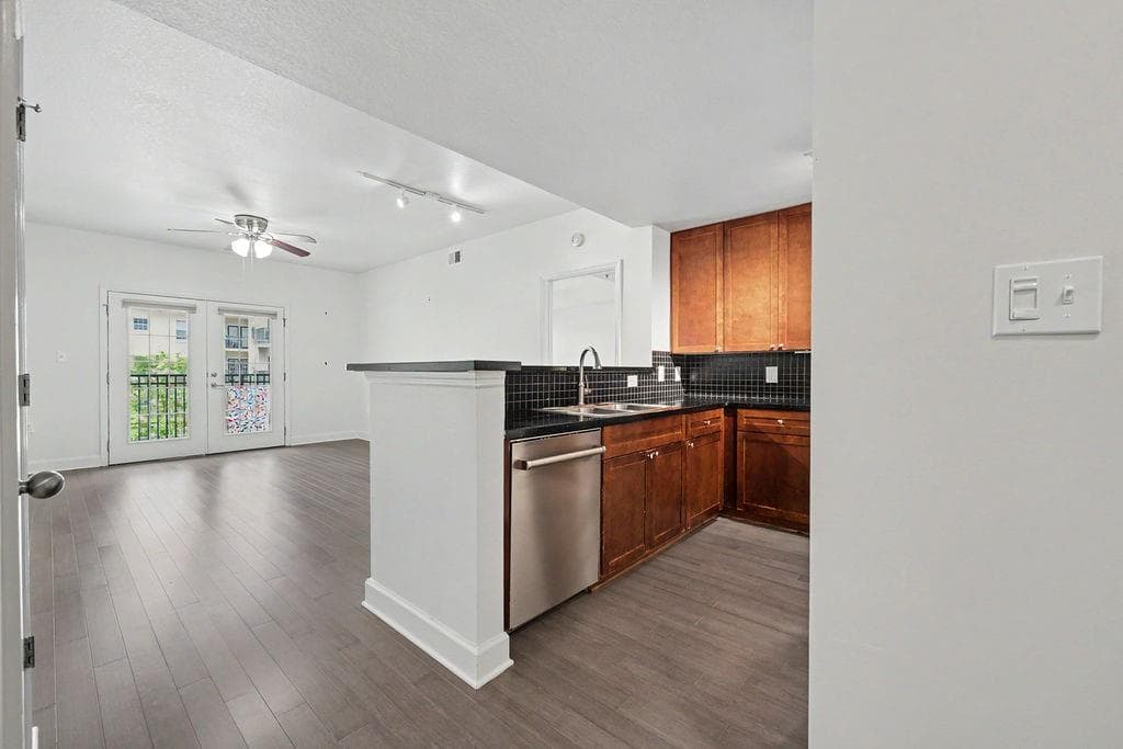 2 bedroom, 2 bathroom, 1,142 sq ft condominium for sale at 230 E Ponce De Leon Avenue 409, Decatur, GA 30030 — photo 2