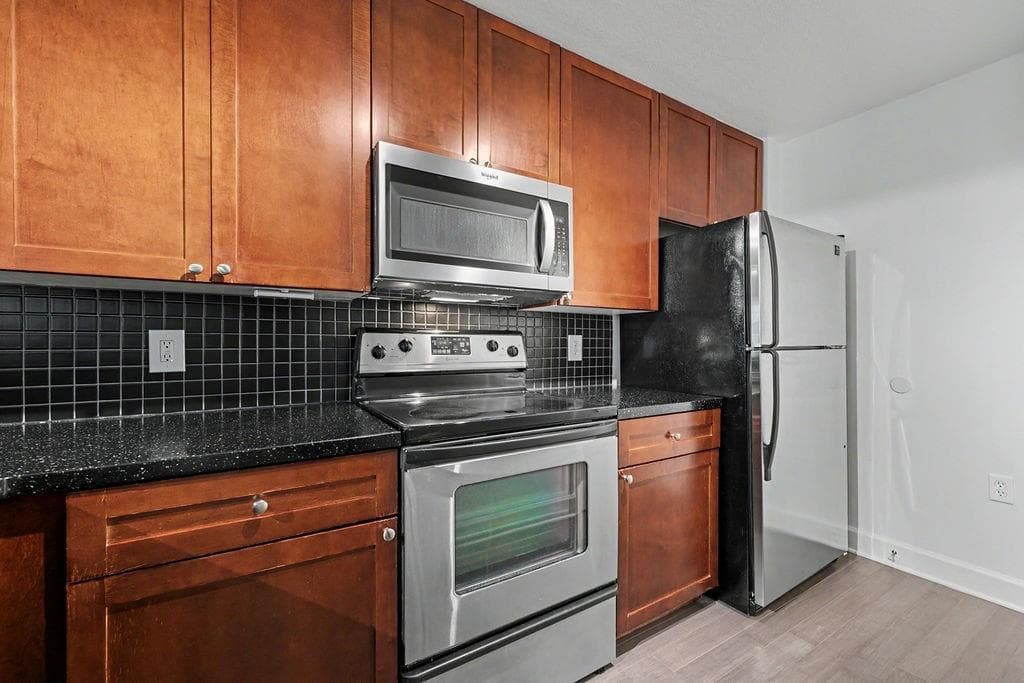 2 bedroom, 2 bathroom, 1,142 sq ft condominium for sale at 230 E Ponce De Leon Avenue 409, Decatur, GA 30030 — photo 4